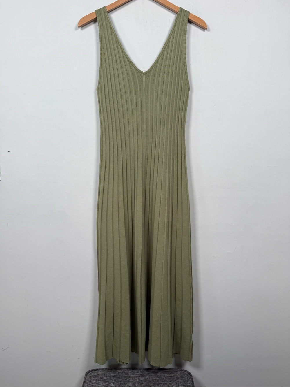 Lalavon Sleeveless Olive Ribbed V-Neck Maxi Dress, Size M, Great Condition!